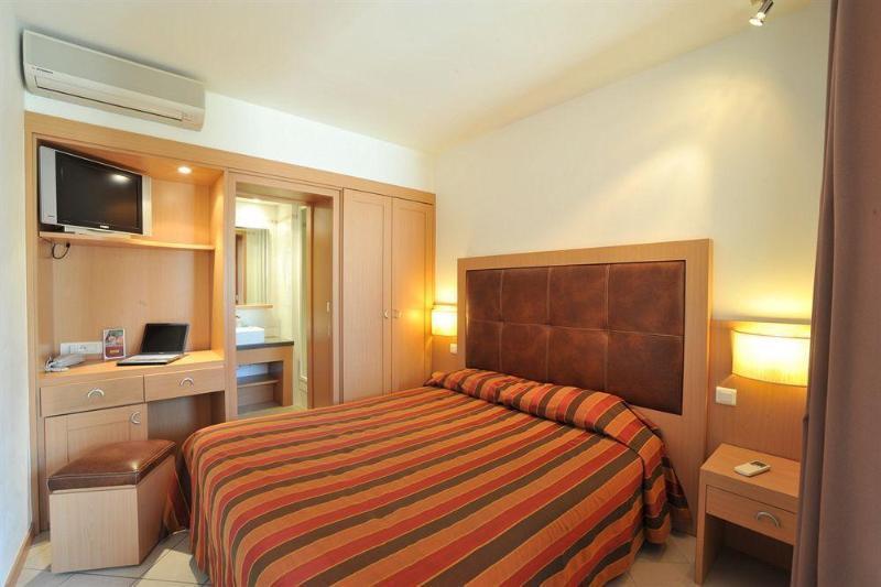 Ibis Budget Cannes Мужен Екстериор снимка